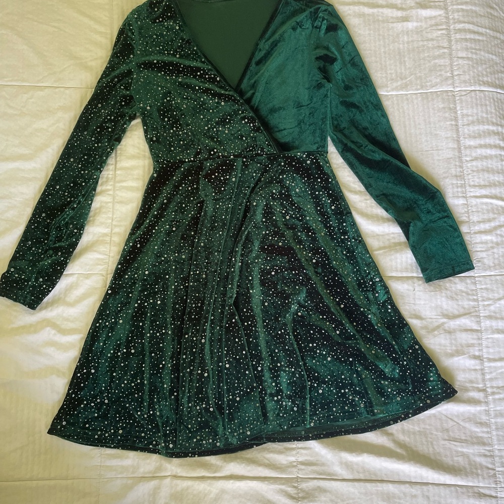 🧚 Elegant Sparkly Green Velvet Dress